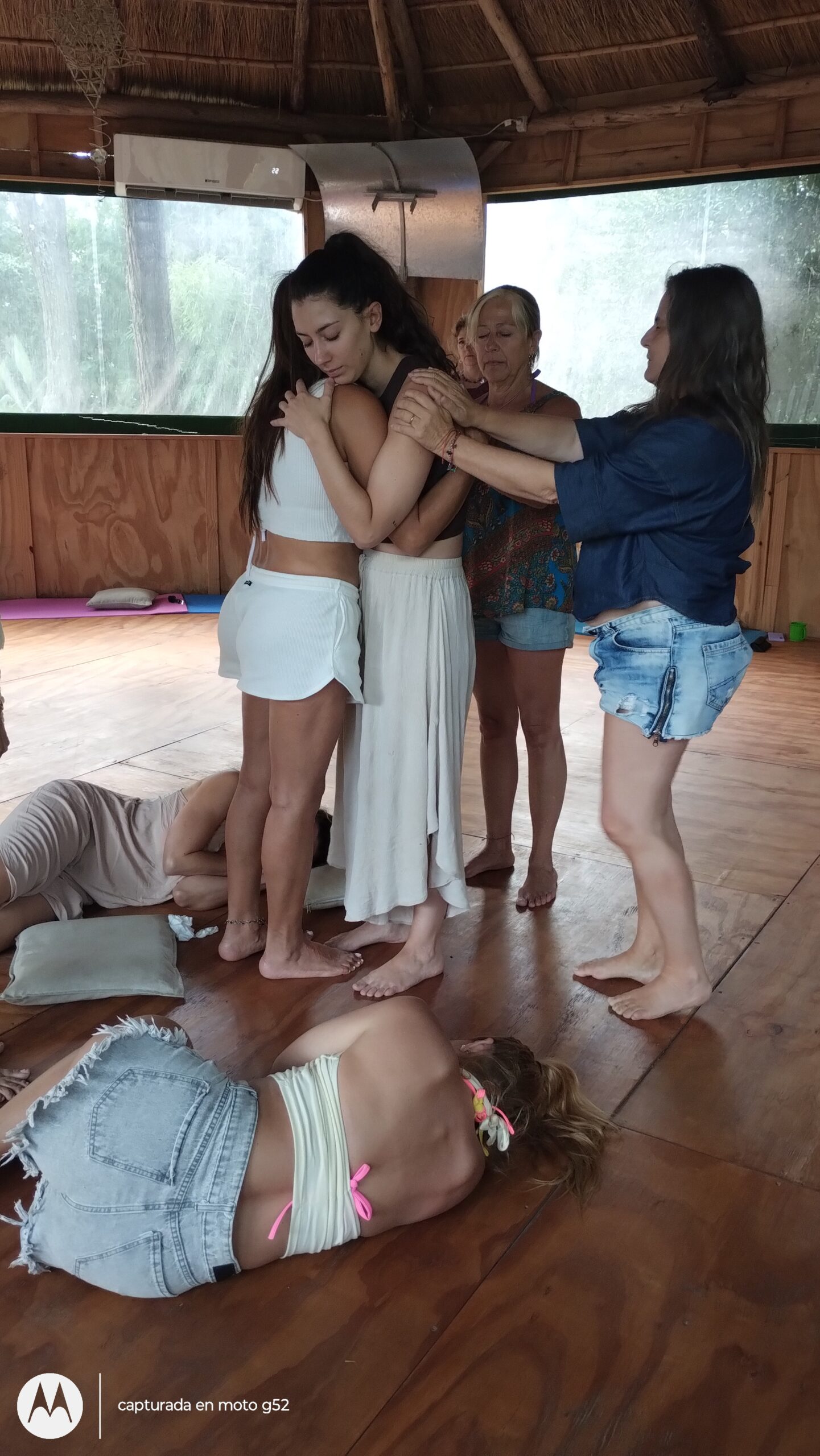 abrazo constela